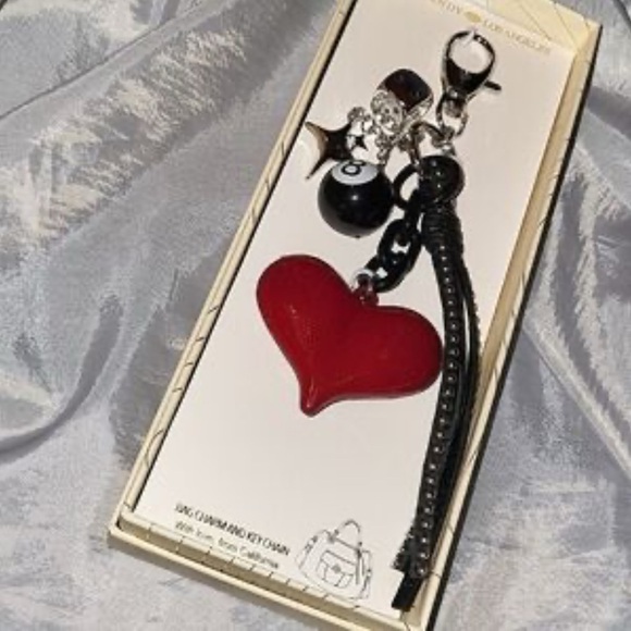 Eye Candy Red Heart Key & Card Holder - Picture 2 of 5
